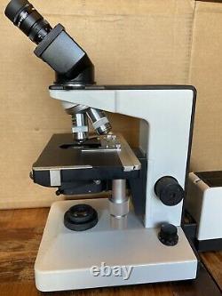 Microscope Binoculaire Leitz Labrolux 12 020-435 Avec 4 Objectifs