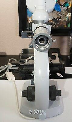 Microscope Carl Zeiss Standard Pour Fluoroscopie. Sans Lentilles Objectives