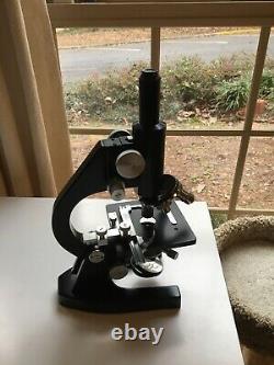 Microscope Vintage Leitz Avec Quatre Lentilles Objectives Et Boîtier