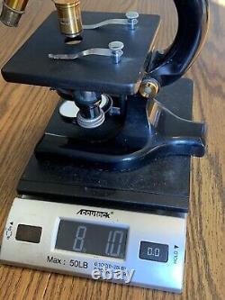 Microscope monoculaire Antique de la société Spencer Lens Co., fonctionne avec 12x plus 3 objectifs.