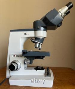 Microscope pédagogique AO American Optical One-Ten Illuminator 1130 avec 3 objectifs
