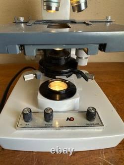 Microscope pédagogique AO American Optical One-Ten Illuminator 1130 avec 3 objectifs
